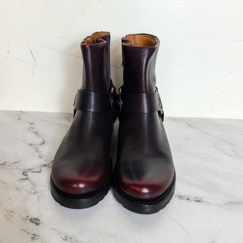 Frye Veronica Harness Black Red Short 7.5 - Picture 2 of 8